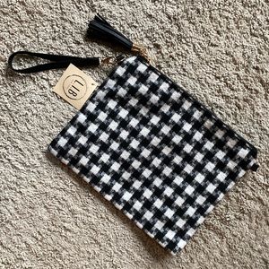 Houndstooth pattern clutch bag